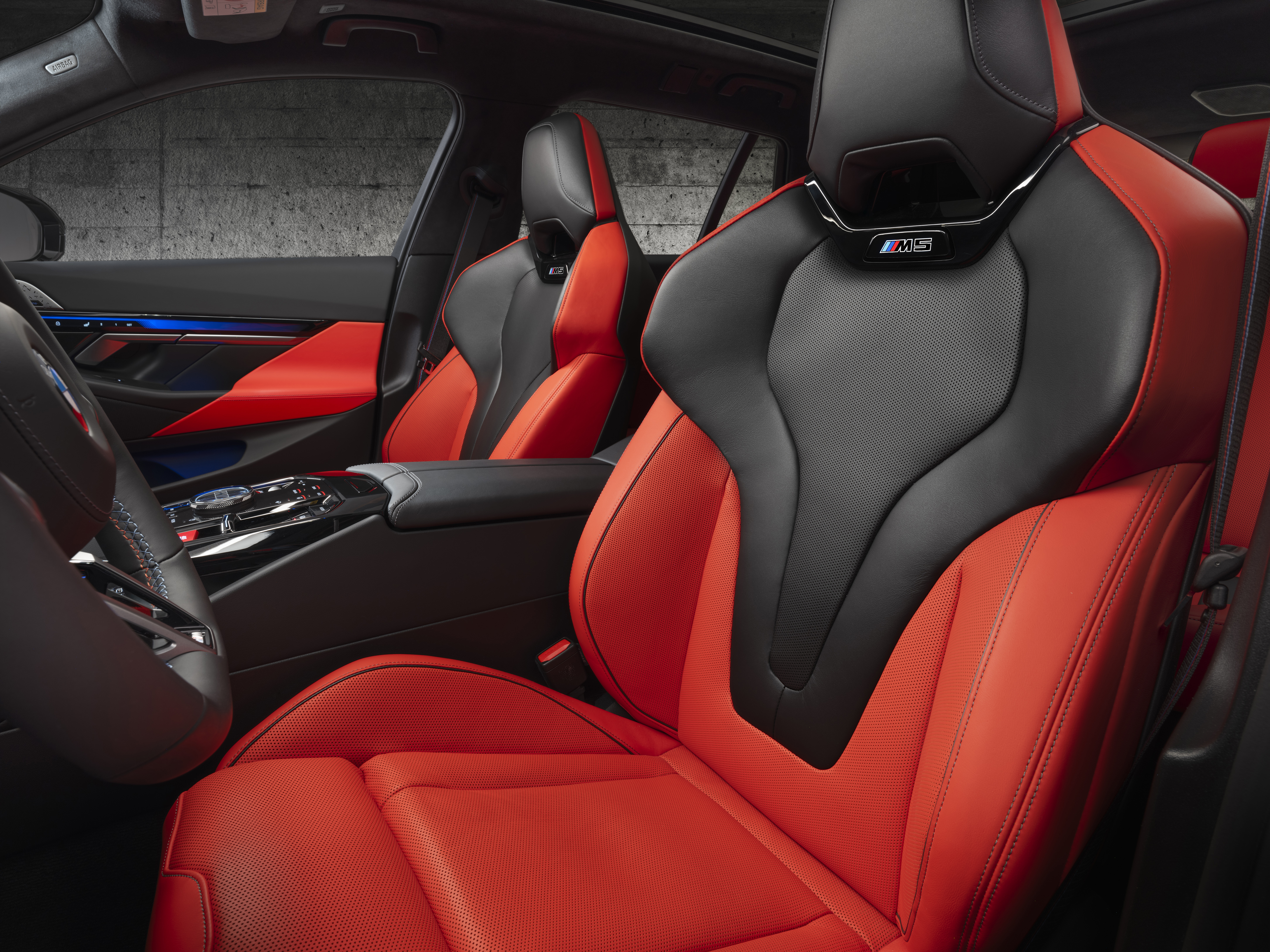 BMW M5 TOURING | NOVÝ SPORTOVNÍ KOMBÍK | V8 HYBRID 727 KONÍ | BLOG | INFORMACE | PRVNÍ REZERVACE ONLINE |  AUTOiBUY.com